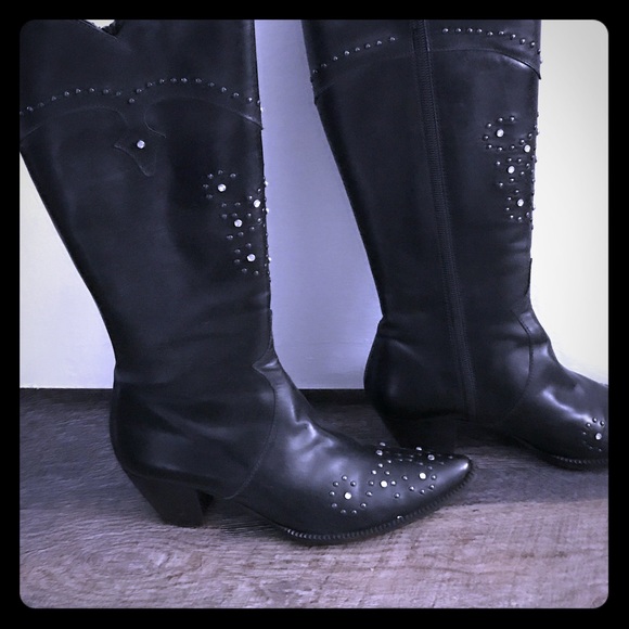Boots - Picture 1 of 2